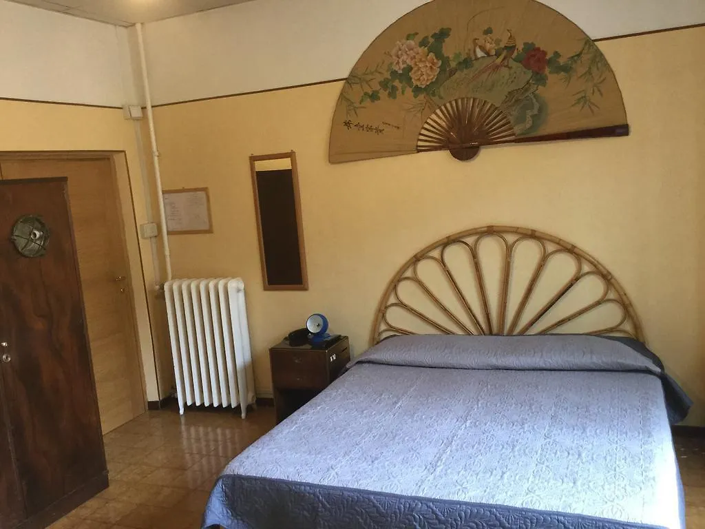 Hotel Touring Rom 2*,  Italien