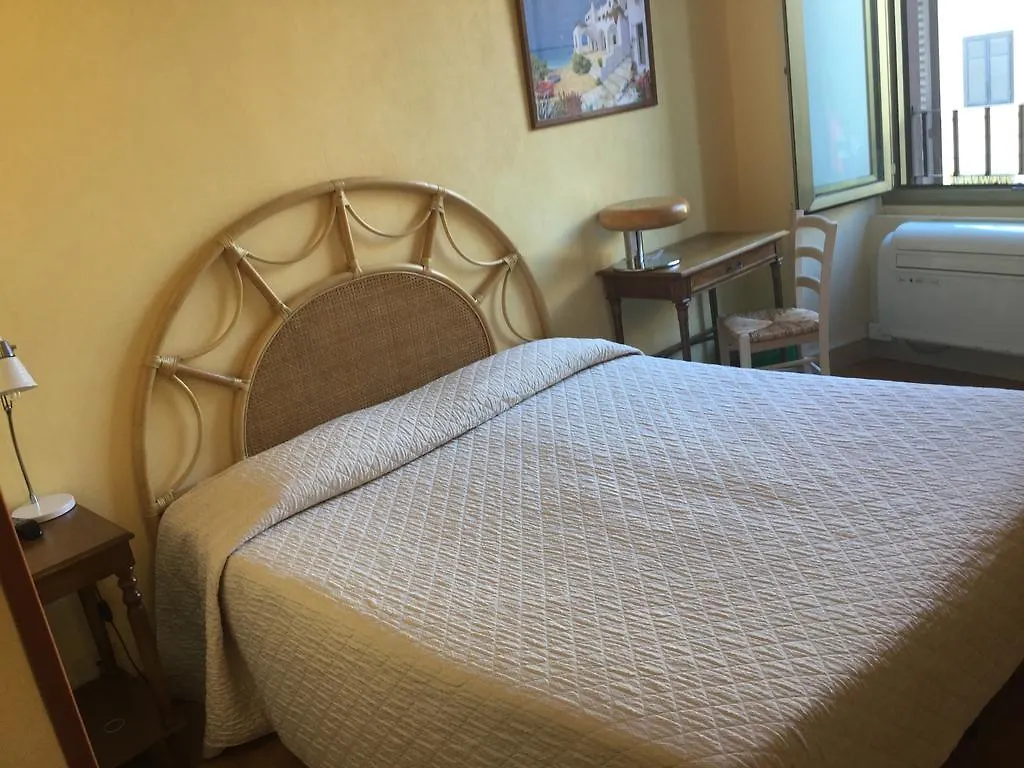 Hotel Touring Rome 2*,